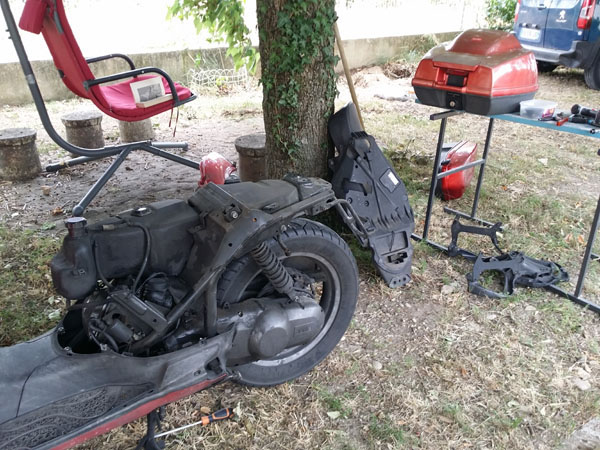 d�mntage du scooter